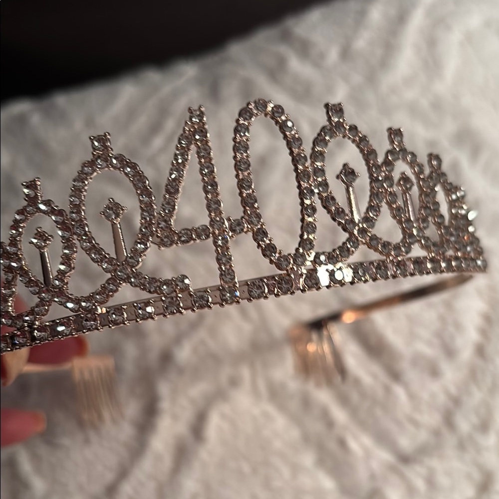 Elegant Rose Gold Tiara with Rhinestones - Picture 5 of 5